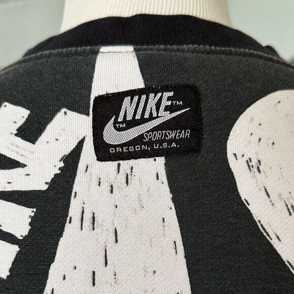 Rare Nike Classic Logo Swoosh Black White Crew Neck Cropped Long Sleeved Sweater - Picture 6 of 7